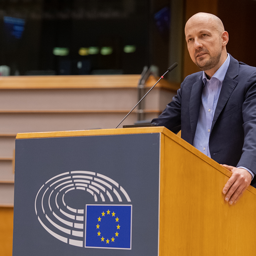 Levée des brevets sur les vaccins : une majorité du Parlement européen approuve un amendement du PTB