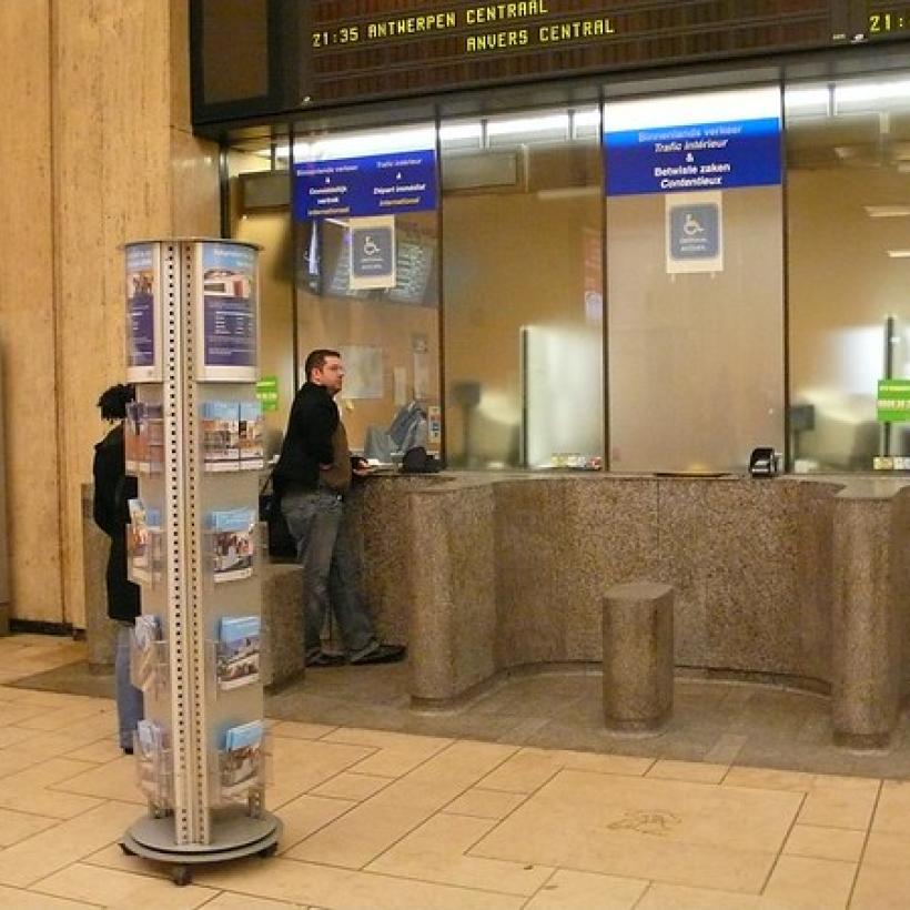 Fermeture d’un guichet sur trois : le PTB appelle le ministre de la Mobilité à rejeter cette mesure