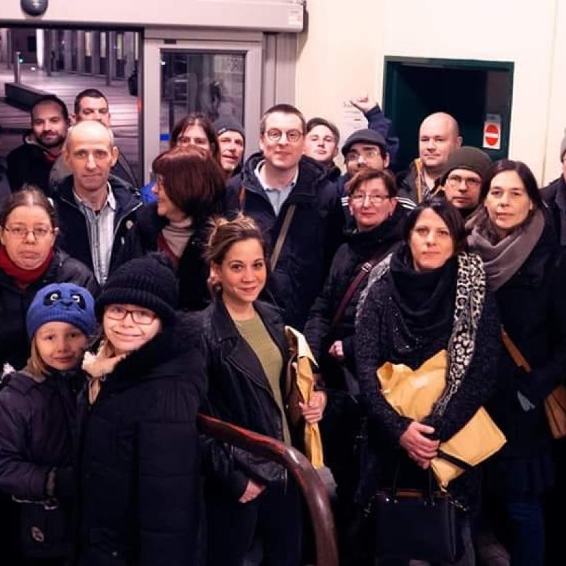 Envoi de huissiers pour des frais de garderie : le PTB condamne la décision antisociale de la majorité PS – Ecolo à La Louvière