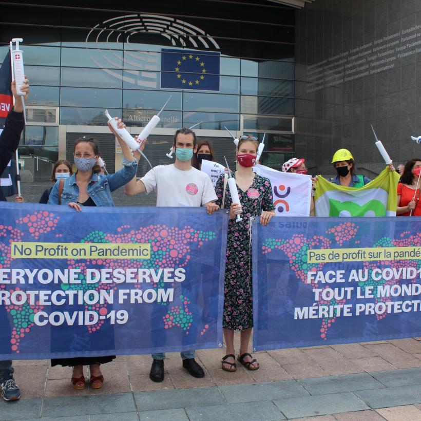 Le Parlement européen appelle la Commission à négocier la suspension des brevets