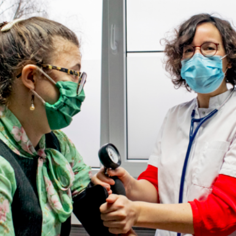 Sans argent chez le généraliste : médecins, patients et associations favorables à la proposition du PTB