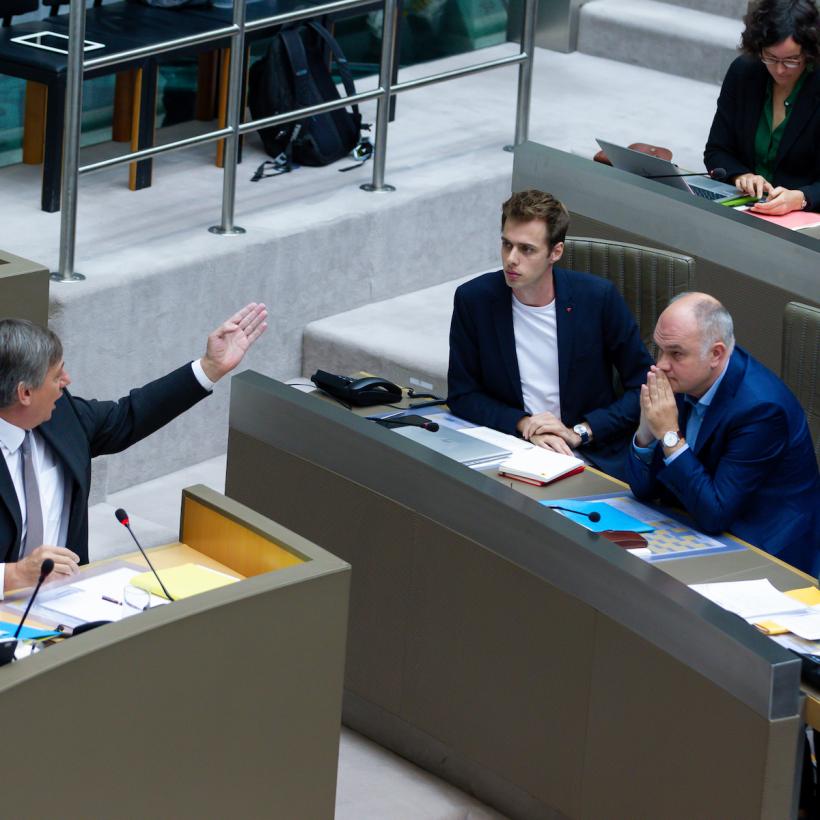 Gouvernement flamand : analyse d’un accord froid et antisocial