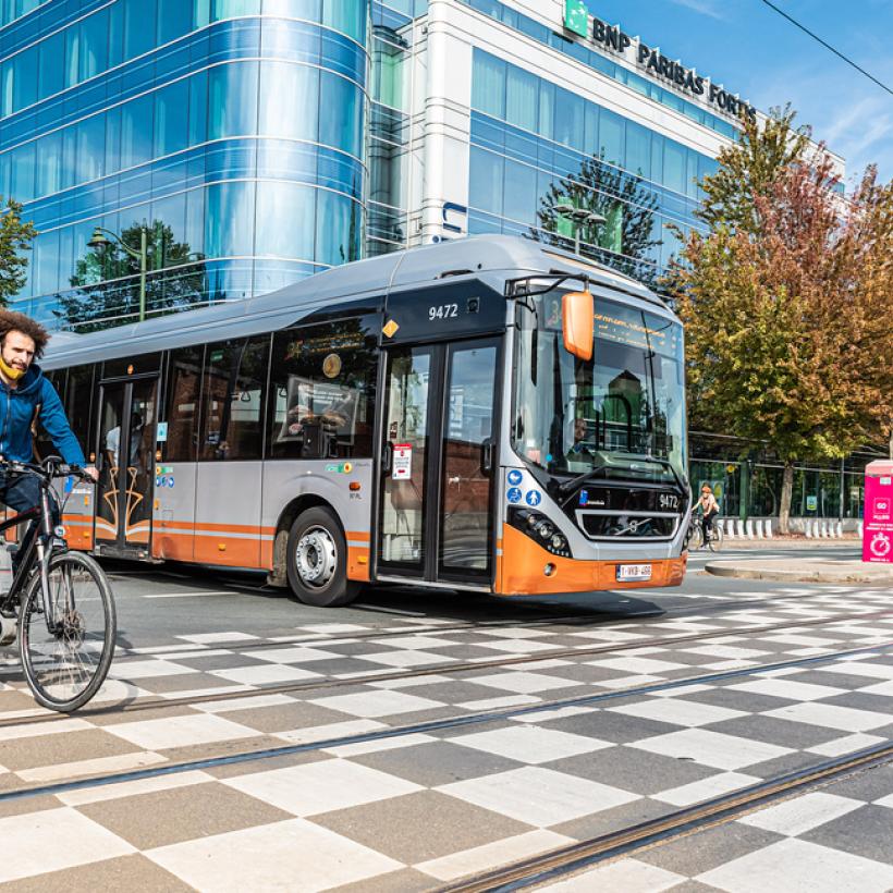 Moins de bouchons, moins de pollution, sans taxe kilométrique : le plan du PTB pour la mobilité à Bruxelles