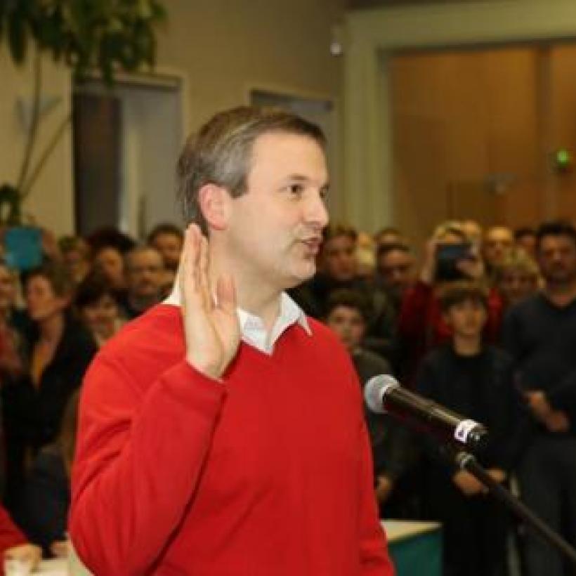 Zelzate : les premiers échevins PTB prêtent serment avec un énorme soutien populaire