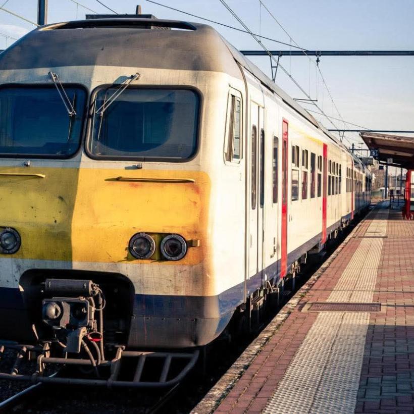 Un train de la SNCB en gare