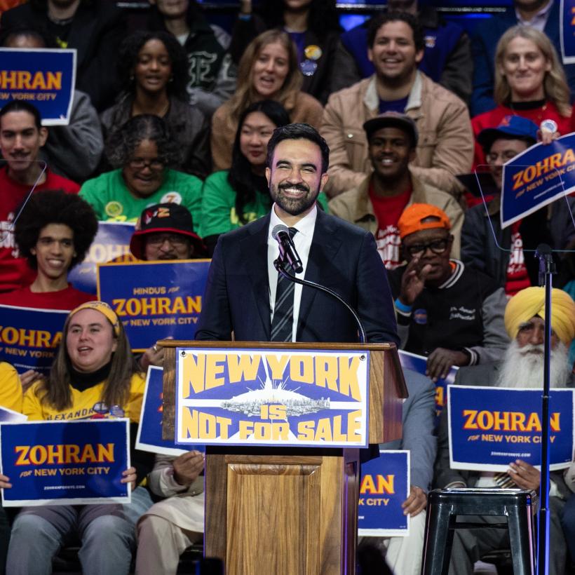 Zohran Mamdani lors de son discours de campagne à New York.